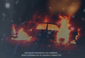 Escena de un coche en llamas en un incendio dramático, estilo cinematográfico.