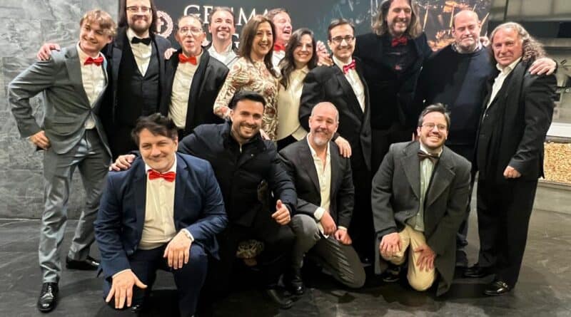 Grupo de personas en evento de pre-estreno de GEMMA GALGANI en Madrid.