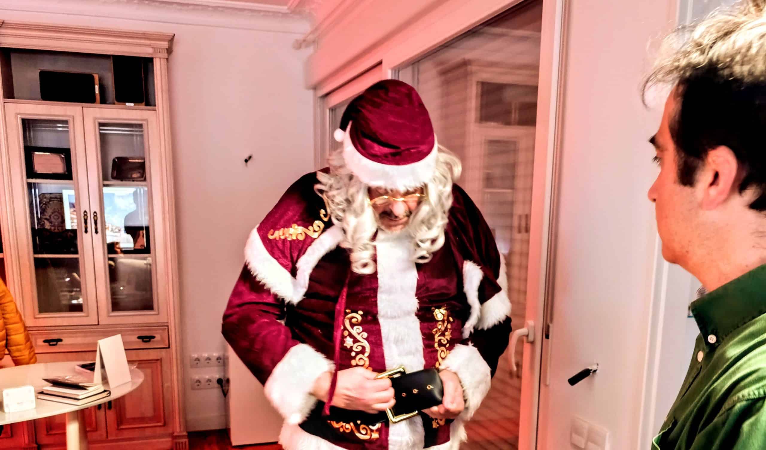 Pablo Pinedo caracterizado como Papá Noel en ESA NOCHE EN BELÉN.